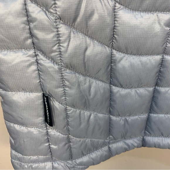 The North Face Quilted Thermoball Trek Eco Lightweight Puffer Vest Company Logo - Picture 12 of 14